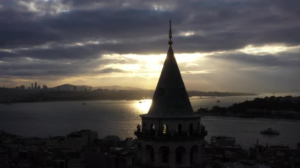 Istanbul, Turkey. Sunset view of Istanbul city center from Galata tower. alt