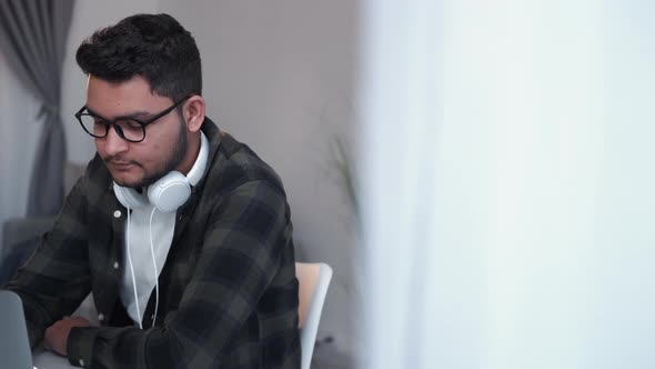 Internet Leisure Virtual Study Laptop Man Home alt