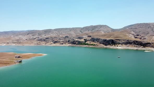 Water Reservoir on The River Tigris alt