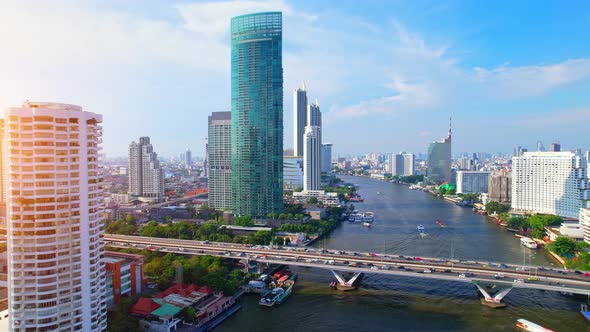4K : Drones fly over the Chao Phraya River, buildings and business districts in Bangkok alt