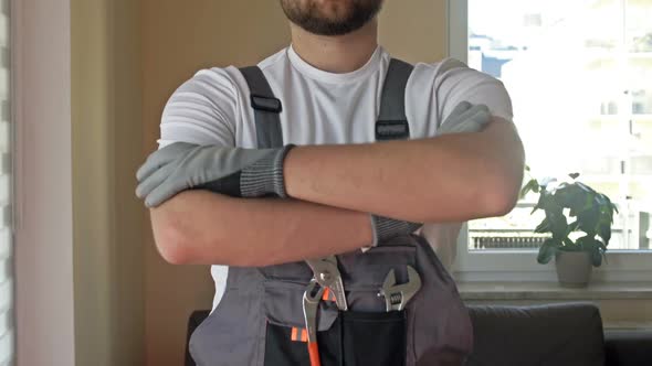 Employee of the Company for the Provision of Personal Services is Ready to Work alt