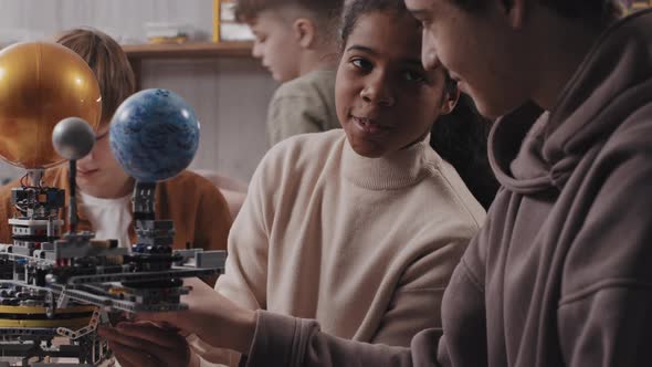 Kids Enjoying Construction Class alt