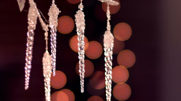 Animation of Christmas wreath balancing alt