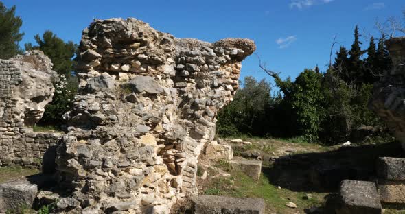 Barbegal aqueduct, Roman ruins in Fontvielle, Provence, Southern France alt