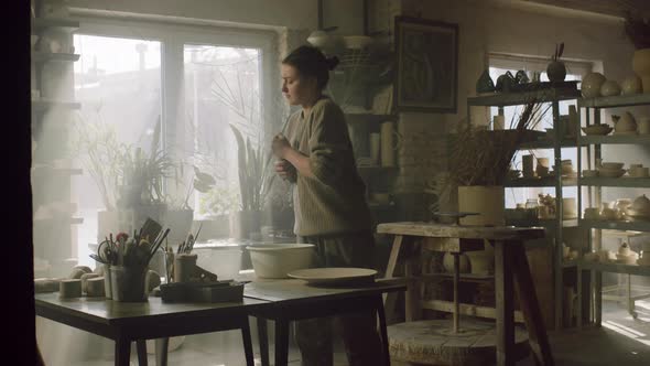 Woman Is Pouring Tint Into Glaze alt