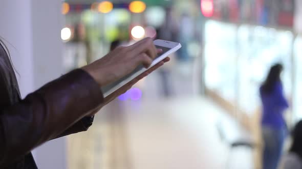 Girl Using A Tablet In The Store alt