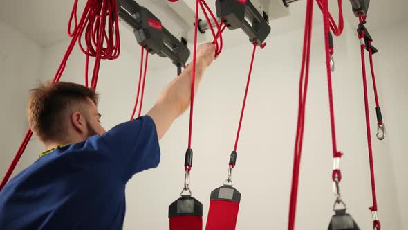 Manual Therapy Preparation of Device for Treatment Procedure Clinging Hooks alt