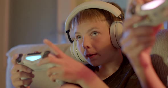 The Movement Boy Head and Body During a Video Game Try to Make a Level alt