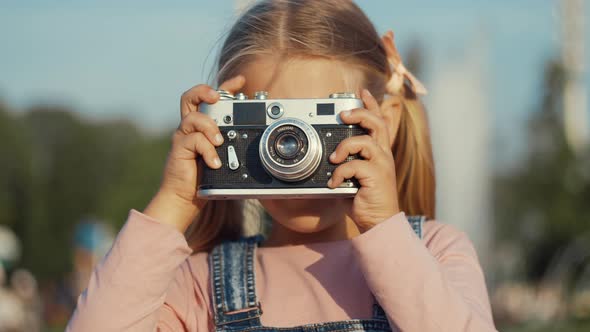 Little pretty girl outdoors alt