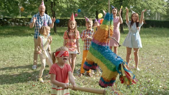 Outdoor Pinata Party for Kids alt