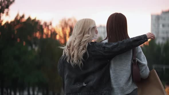 Hugging Happy Friends Positive Moment Women City alt