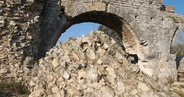 Barbegal aqueduct, Roman ruins in Fontvielle, Provence, Southern France alt