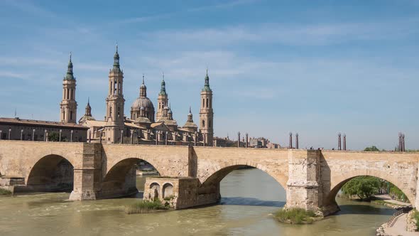 Timelapse of the Basilica behind the Stone Bridge alt