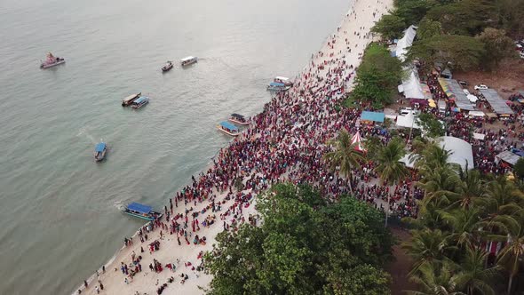 Despite Coronavirus COVID-19, crowds attend to Hindu religious event  alt