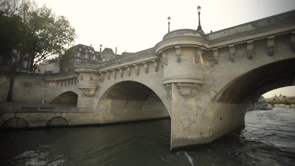 Pont de la Concorde bridge in Seine River alt