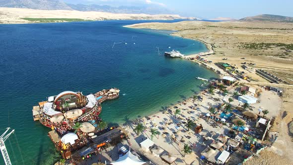 Aerial view of bungee jumping ramp on zrce beach, Pag alt