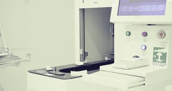 Silicon wafer production in a Semiconductor manufacturing facility alt