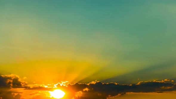 The sunset and the sun's rays alt