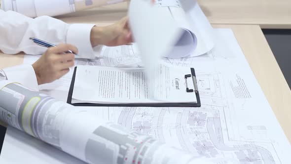 Construction Business Transaction And The Signing Of The Contract alt