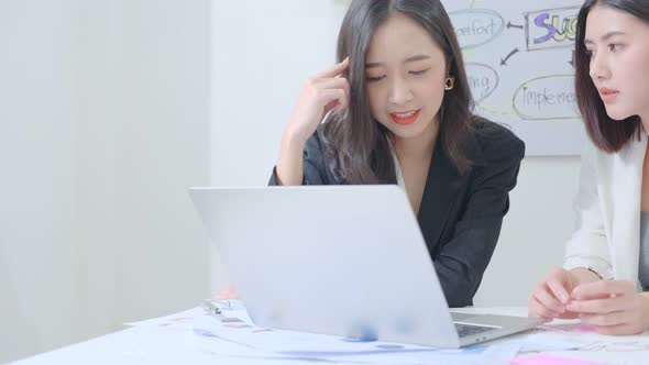 creative agency business brain storm meeting presentation Team discussing alt