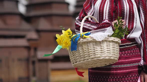 Traditional Easter Basket Happy Easter alt