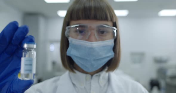 Portrait of Woman in Protective Mask and Googles Looking To Camera alt