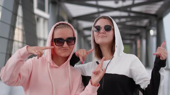 Two girls dancing hip hop in the middle of the city. Street dancing. alt