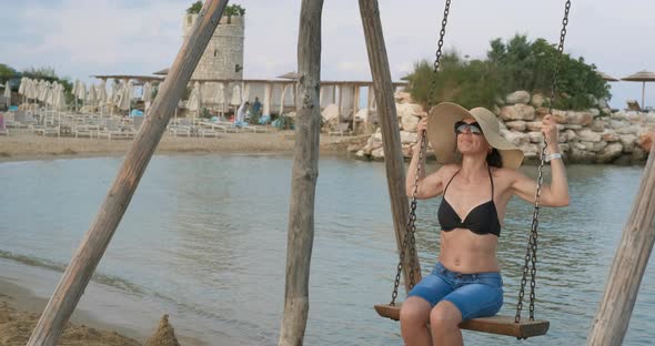 Swinging During Summer Holiday alt