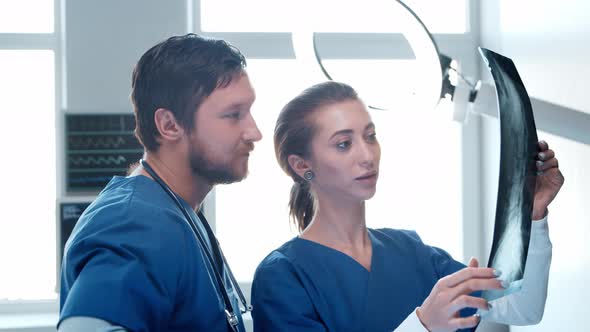 Professional medical doctors working in emergency medicine. Portrait of surgeon and the nurse. alt