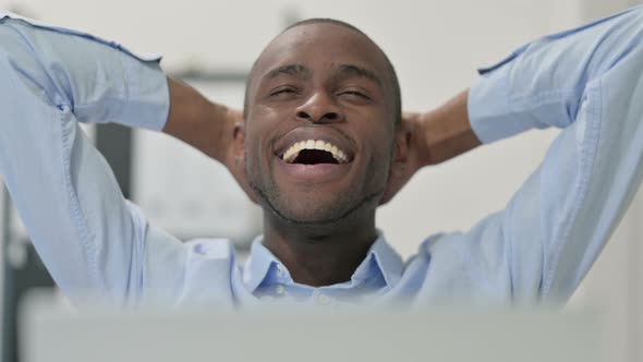 Call Center African Man Talking Customer Close Up alt