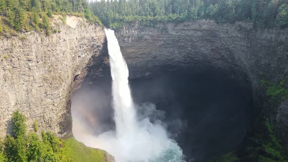 Tall and powerful Helmcken Falls in the beautiful and scenic Wells Gray Provincial Park in British C alt