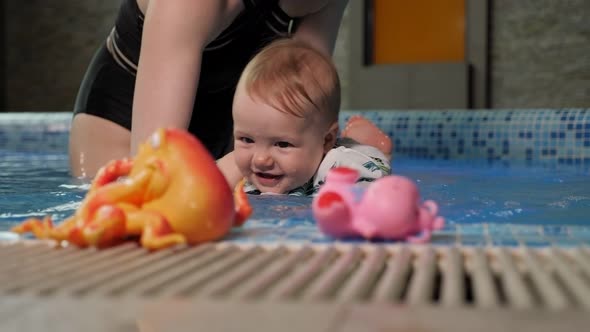 A Little Girl with Her Mother in the Pool a Swimming Lesson for Kids alt