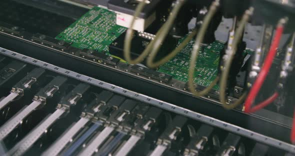 Surface Mount Technology SMT Machine places elements on circuit boards alt