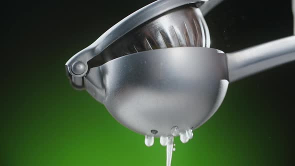 Squeezing the the Lemon Juice in Juicer in Slow Motion 240Fps on the Green Background Squeezer in alt