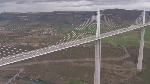 Aerial view of the Millau Viaduct alt