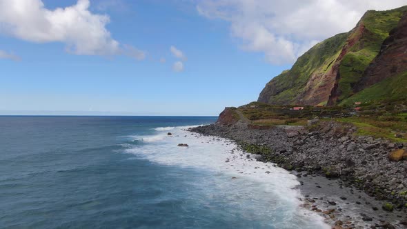 Waves crushing at Faja da Quebrada Nova village, Madeira, Portugal alt