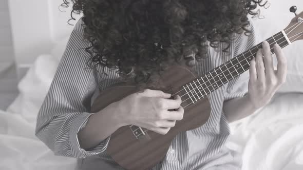Black and White Video of an African American Woman Playing the Ukulele