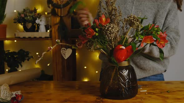 Florist Makes Flower Arrangement for Valentine's Day alt