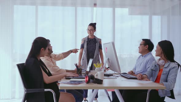 Senior Leader Giving Advice Speech to Team Members alt