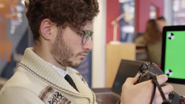 Young man holding a camera alt