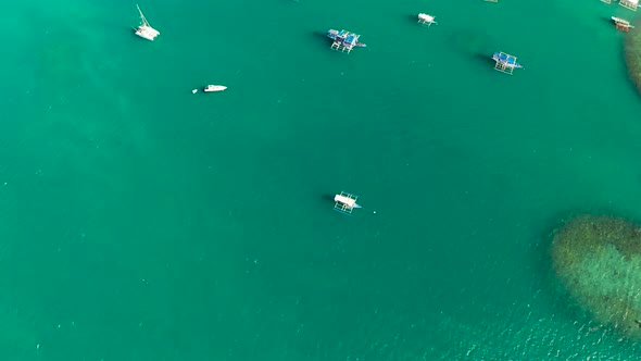 Tourist Boats Bay Blue Water alt