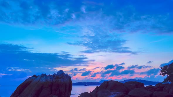 time Lapse Sunrise Above The Rock alt