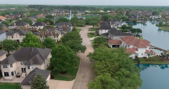 Aerial view of affluent homes in Houston, Texas alt