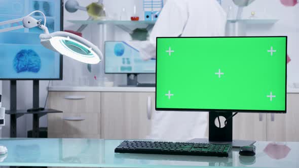 Computer with Green Screen Mock Up on Doctor Desk alt