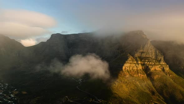 Misting in front of Table Mountain, sunset shot from Lion's Head alt