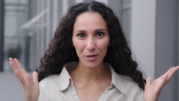 Amazed Happy Businesswoman Win Female Face Reaction Good News alt