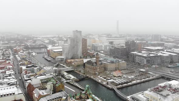 Drone cinematic circling, snowing Malmö. Clarion hotel, turning torso, Malmo university alt