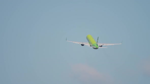 Passenger Plane is Gaining Altitude alt