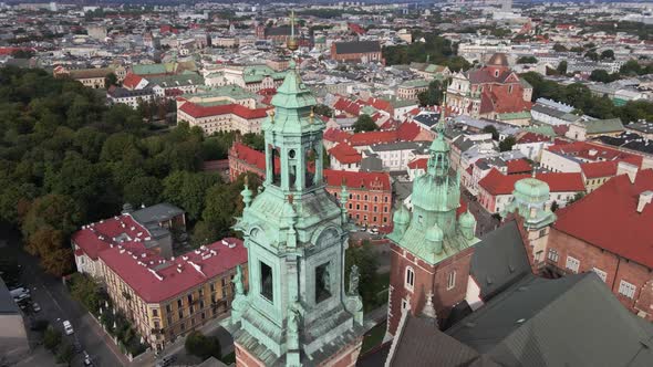 Aerial view of the Wawel Cathedral and the Krakow old town in the background on a sunny day. Krakow, alt