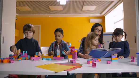 Teacher Working with Children in Preschool Class alt